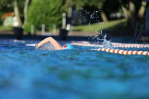 Muss man sich fürs Freibad-Training eincremen?