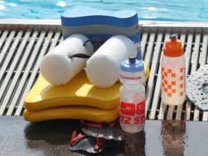 Kreatives Schwimmtraining mit Hilfsmitteln