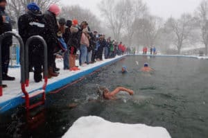 Ersttäter im Eiswasser