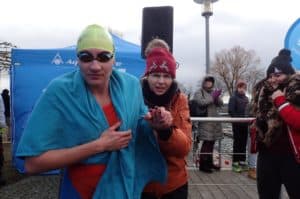 Eisschwimmen: „Wie tausend Nadelstiche auf der Haut“