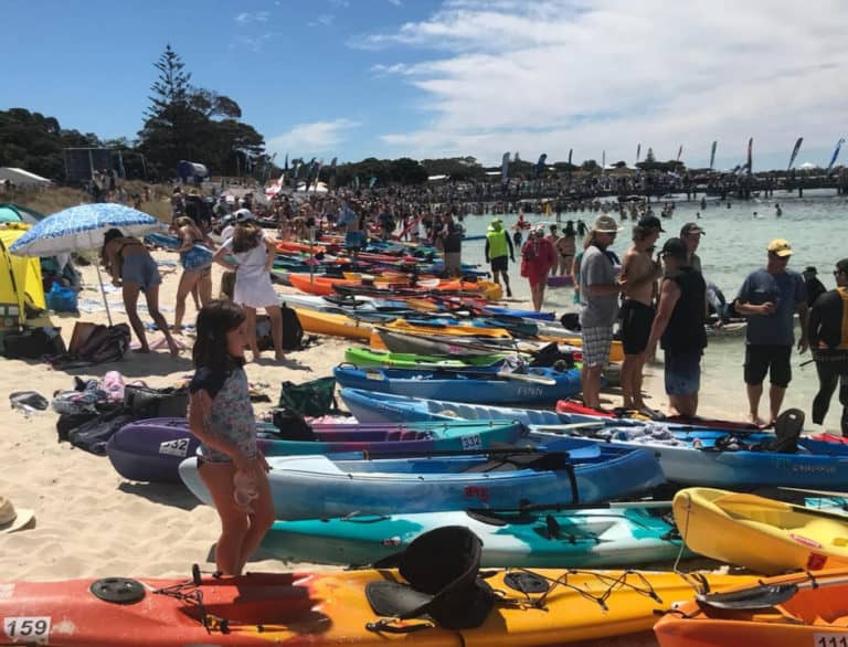 Bei Wellengang nach Rottnest Island SWIM.DE