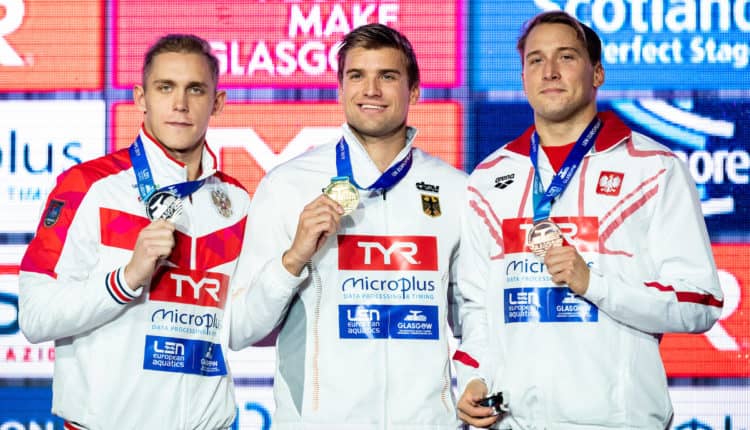 Marius Kusch freut sich über seine Goldmedaille.