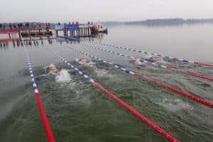 Eiskalte Schwimmer und Medaillen aus dem heißen Ofen
