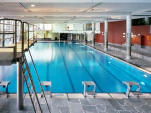Für Menschen mit wenig Geld | Kostenlos ins Schwimmbad