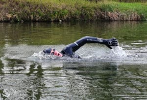 Andreas Fath schwimmt die ersten von 2.700 Donau-Kilometern