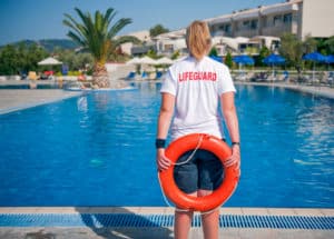 Zum Tag des Schwimmmeisters | Bademeister-Vorurteile im Check