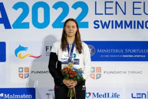 Nina Jazy ist Junioren-Europameisterin über 50 Meter Freistil