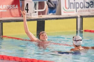 Nina Holt schwimmt mit Weltrekord zum WM-Titel