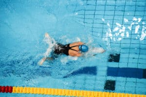 Schmerz lass nach | Knieprobleme beim Brustschwimmen