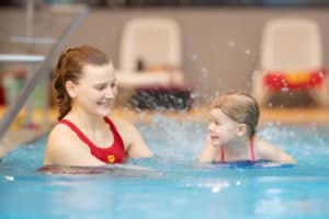 Plus bei Schwimmabzeichen und Rettungsschwimmern | DLRG bildet mehr  aus