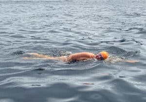 36 Kilometer | Anke Höhne durchquert als erste deutsche Schwimmerin Loch Ness