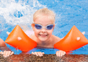 Schwimmflügel unter der Lupe | Stiftung Warentest vergibt viermal Note mangelhaft