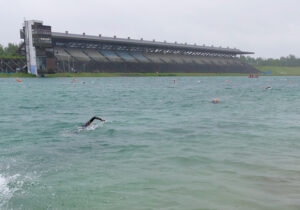 München | Mieses Wetter und ein prominenter Sieger beim Langstreckenschwimmen