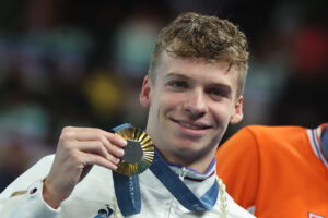 2 x Gold an einem Abend | Frankreichs Schwimmstar Marchand schafft das unmögliche Double
