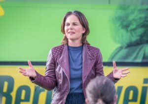 Annalena Baerbock | „Schwimmen lernen darf nicht vom Einkommen der Eltern abhängen“