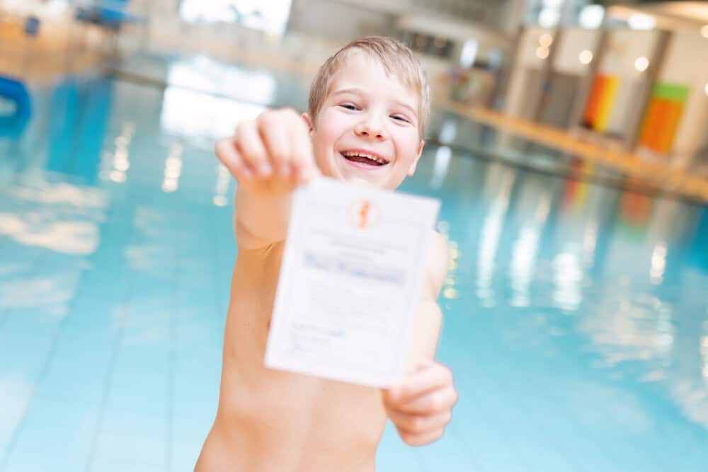 DLRG reports nearly 100,000 swimming certificates | Concerns about ...