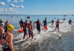 Gemeinsam ins Ziel, und dann doch noch geschlagen: Erfolgreiches Finale beim Seebrückenschwimmen