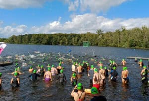 Schwimmen, Grillen und Chillen | Beim SunSet-Schwimmen bei Köln geht es nicht um Bestzeiten