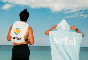Poncho, Rucksack, Nasstasche: Was kann der Surfish im Praxistest?